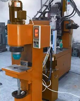 鉚接機廠家有哪些規(guī)格型號？