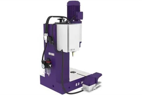 鉚頭不轉(zhuǎn)？可能使用的是徑向鉚接機(jī)！ 圖1