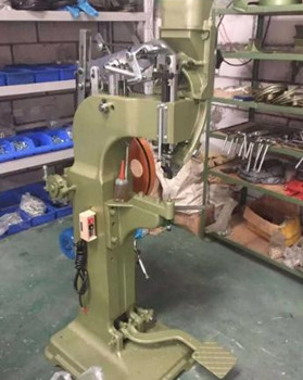 氣壓鉚接機(jī)的鉚頭會旋轉(zhuǎn)嗎？